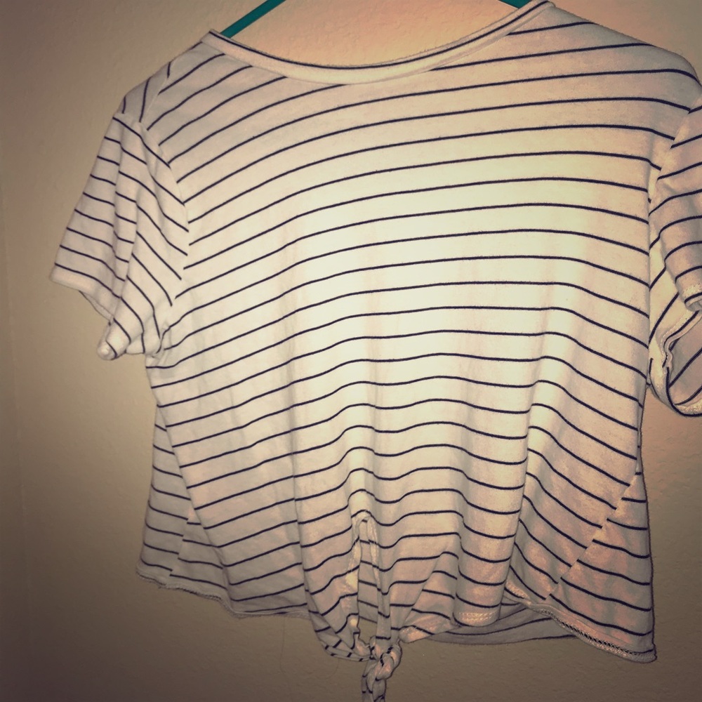 Striped crop top shirt